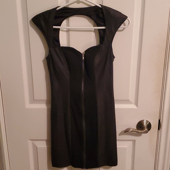 Guess dress 👗 - Picture 4 of 8